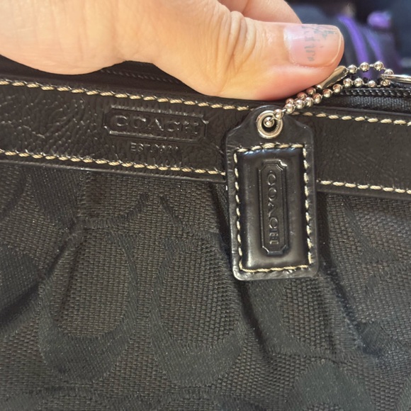 True Vintage Coach Wristlet with Corner Rubbing - Picture 8 of 13